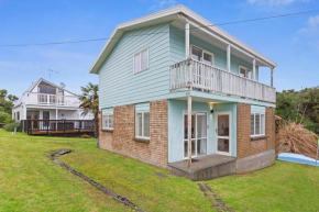 Surfs Up - Raglan Holiday Home